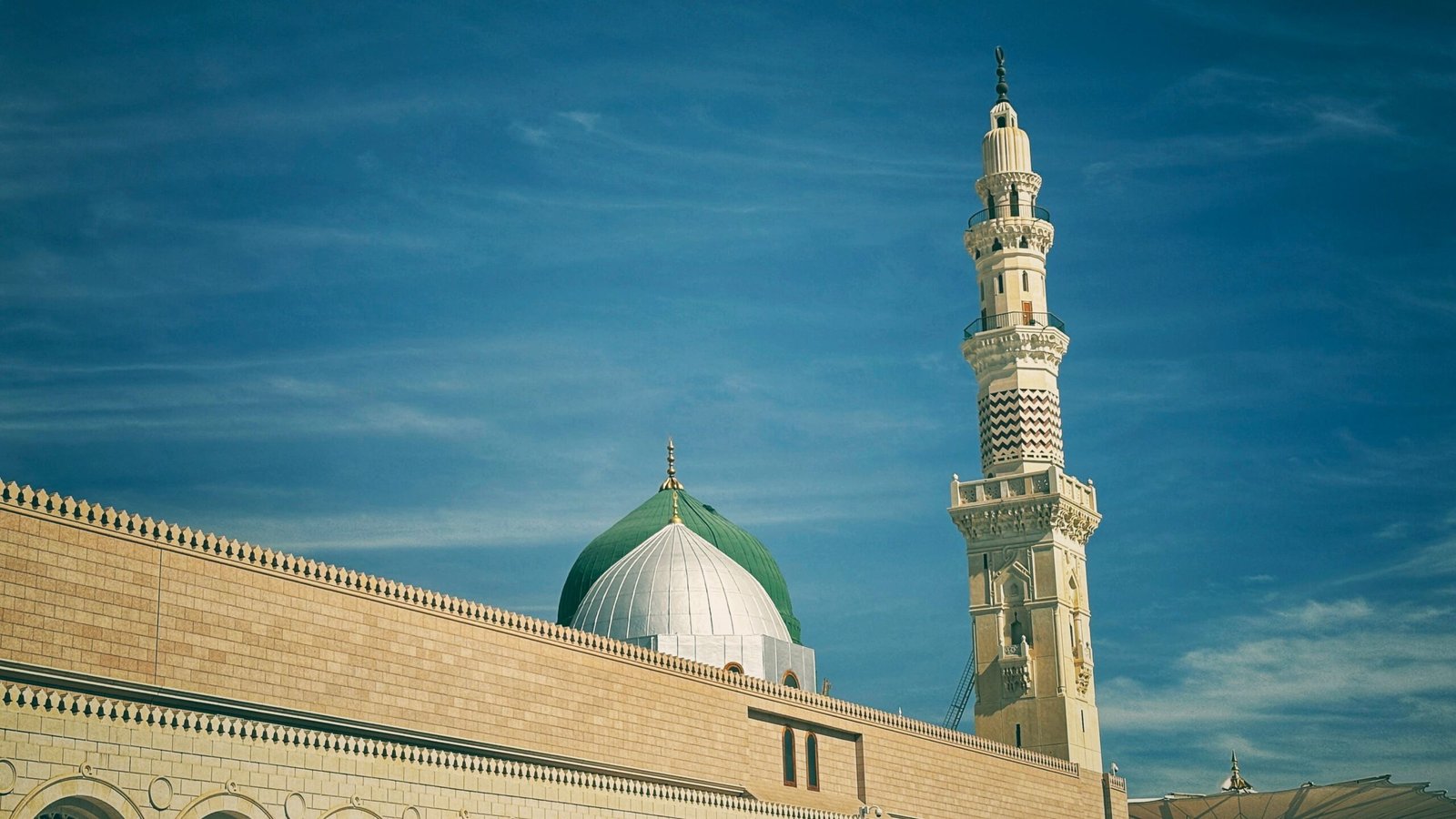 Al-Masjid an-Nabawi mosque in Madinah at blue hour